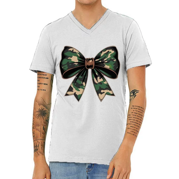 Camouflage Old Camo Bow Camo Coquette Bow Hunting V-Neck T-Shirt