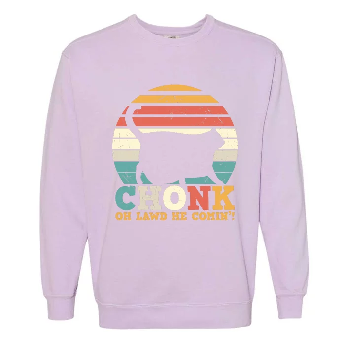 Chonk Oh Lawd He Comin' Cat Scale Meme Funny Cat Lover Cat Day Garment-Dyed Sweatshirt