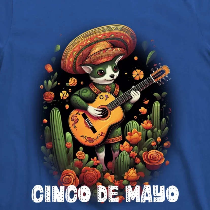 Cute Pembroke Welsh Dog Cinco De Mayo Mexican Holiday Attire Gift T-Shirt