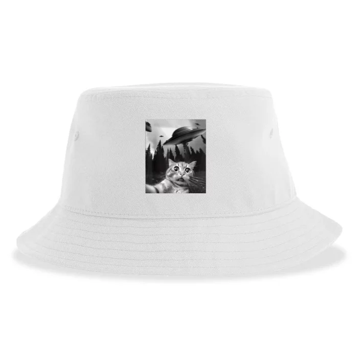 Cat Selfie With Alien UFO Funny Cat Lovers Spaceship Gift Sustainable Bucket Hat