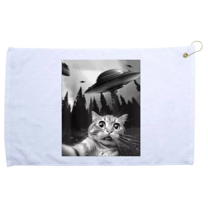 Cat Selfie With Alien UFO Funny Cat Lovers Spaceship Gift Grommeted Golf Towel