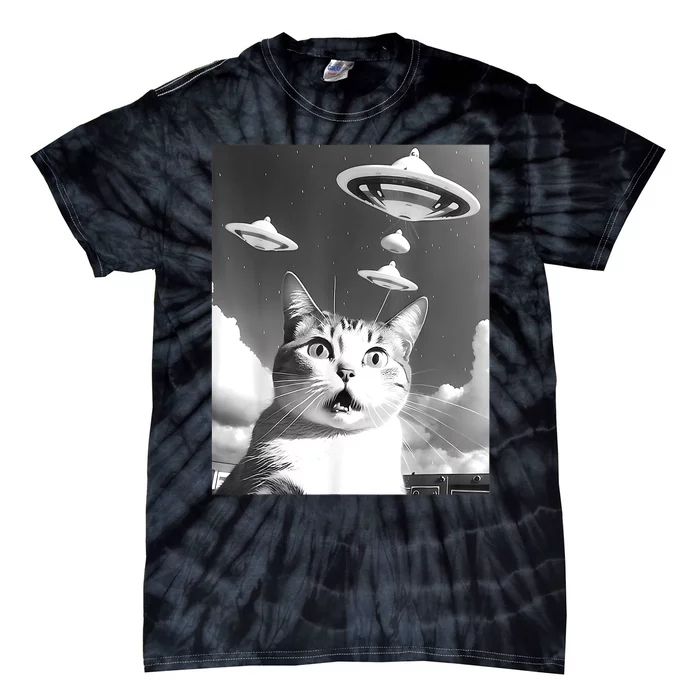 Cat Selfie With Alien UFO Spaceship Funny Cat Lovers Tie-Dye T-Shirt