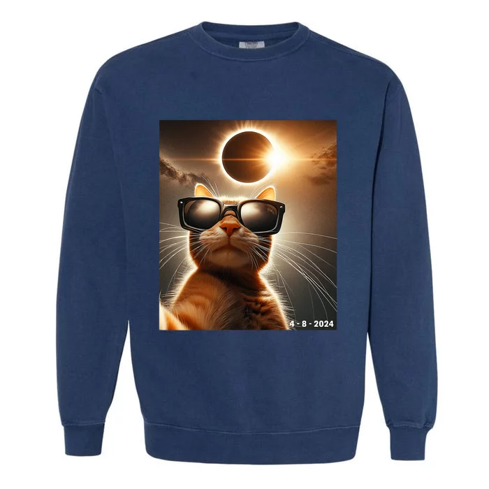 Cat Taking A Selfie With Solar 2024 Eclipse Wearing Glasses Garment-Dyed Sweatshirt