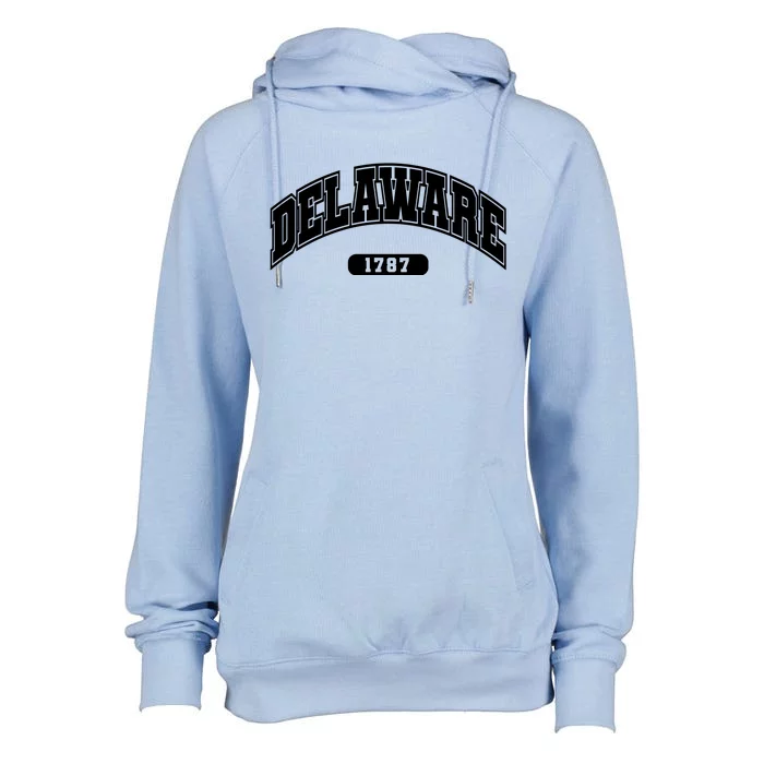 Delaware Collegiate Style 1787 Womens Funnel Neck Pullover Hood