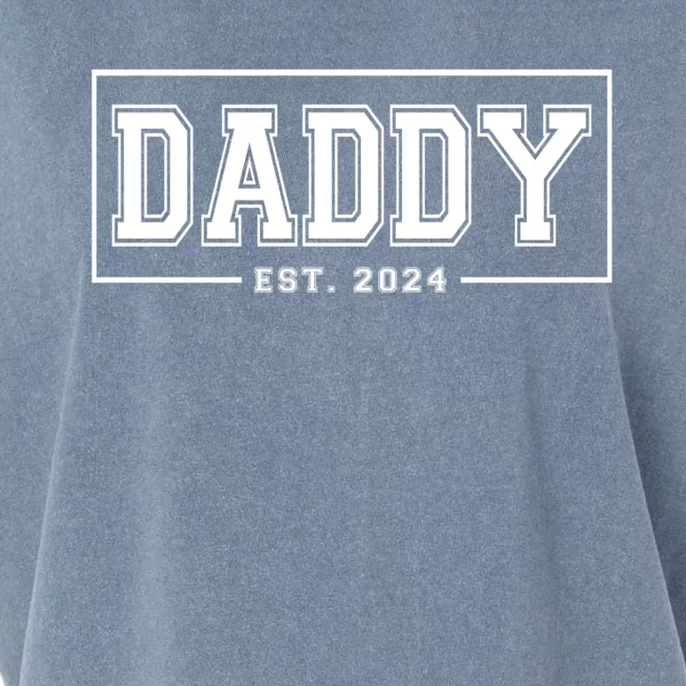 Daddy Est 2024 Promoted To Dad 2024 Pregnancy Announcement Garment-Dyed Women's Muscle Tee