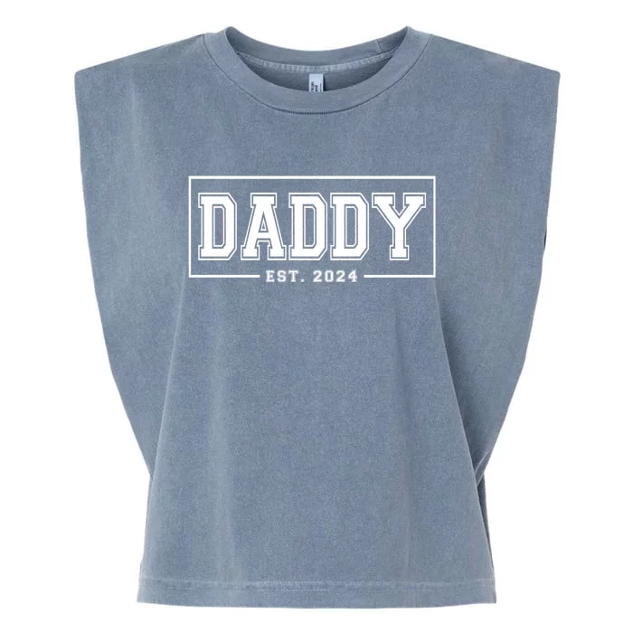 Daddy Est 2024 Promoted To Dad 2024 Pregnancy Announcement Garment-Dyed Women's Muscle Tee