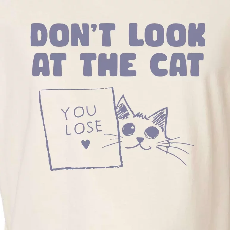 Dont Look At The Cat 90s Retro Graphic Garment-Dyed Women's Muscle Tee