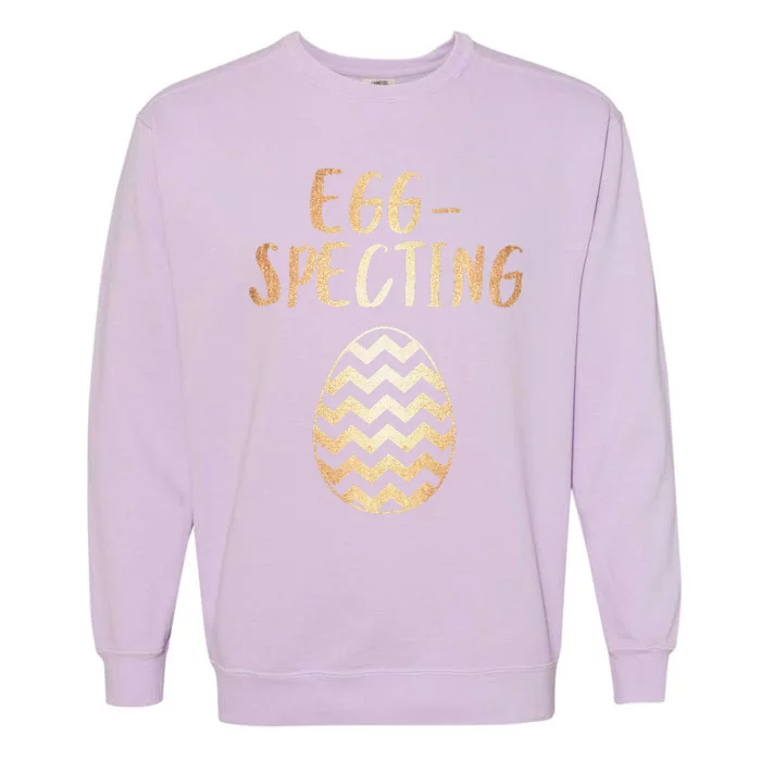 EggSpecting Women's Pregnancy Easter Outfit Love Garment-Dyed Sweatshirt