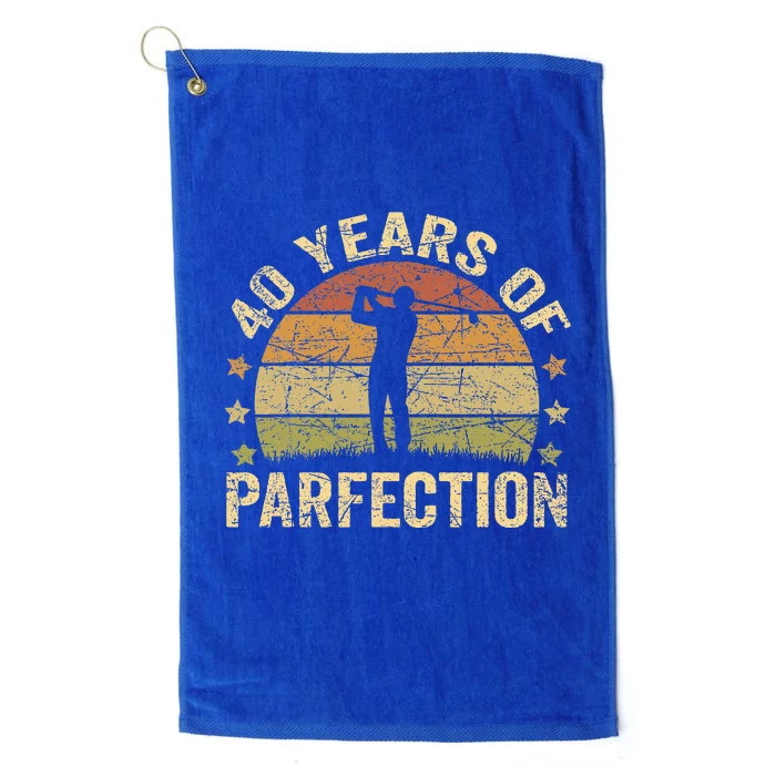 Funny 40th Birthday Golf Pun Retro Sunset 40 Year Old Golfer Platinum Collection Golf Towel