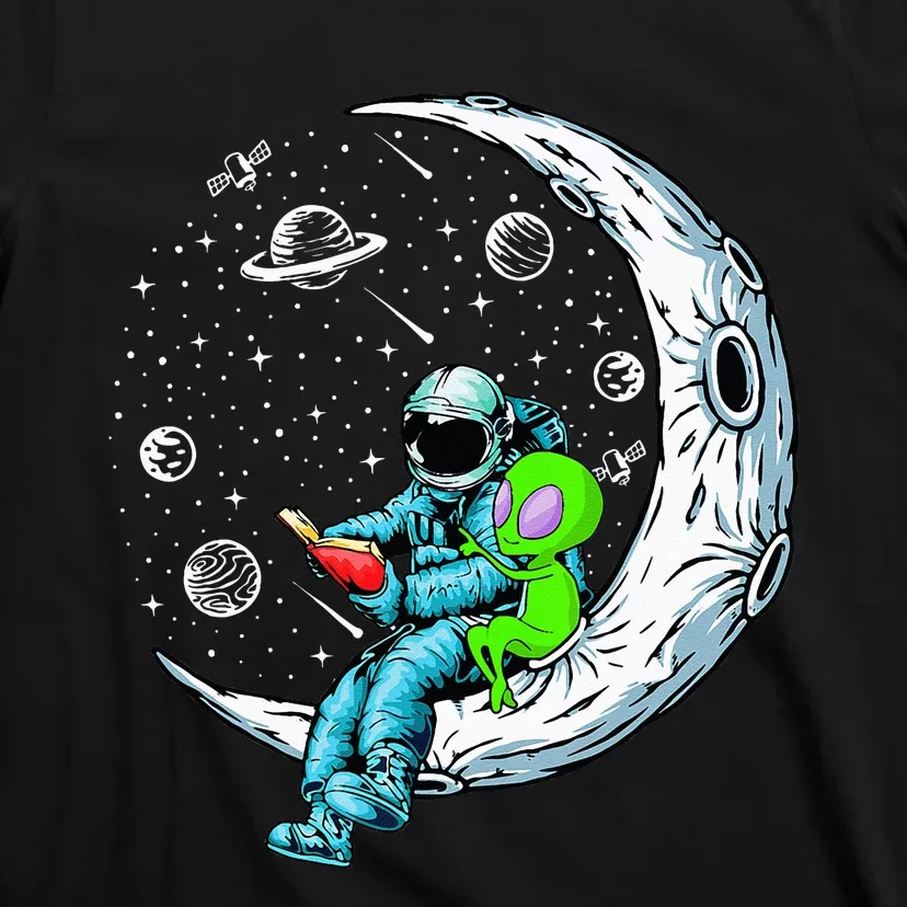 Funny Alien & Astronaut Reads Book Outer Space Book Readers T-Shirt