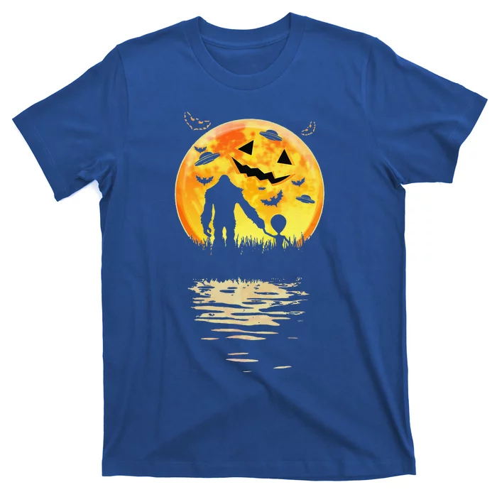 Funny Alien Bigfoot Moon Sasquatch UFO Halloween Costume Tee T-Shirt