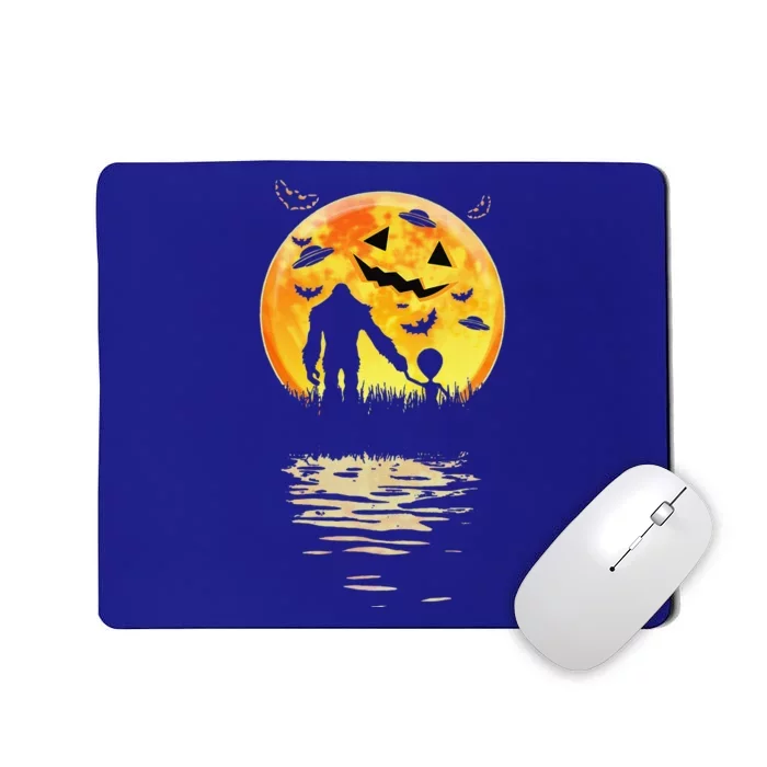 Funny Alien Bigfoot Moon Sasquatch UFO Halloween Costume Tee Mousepad