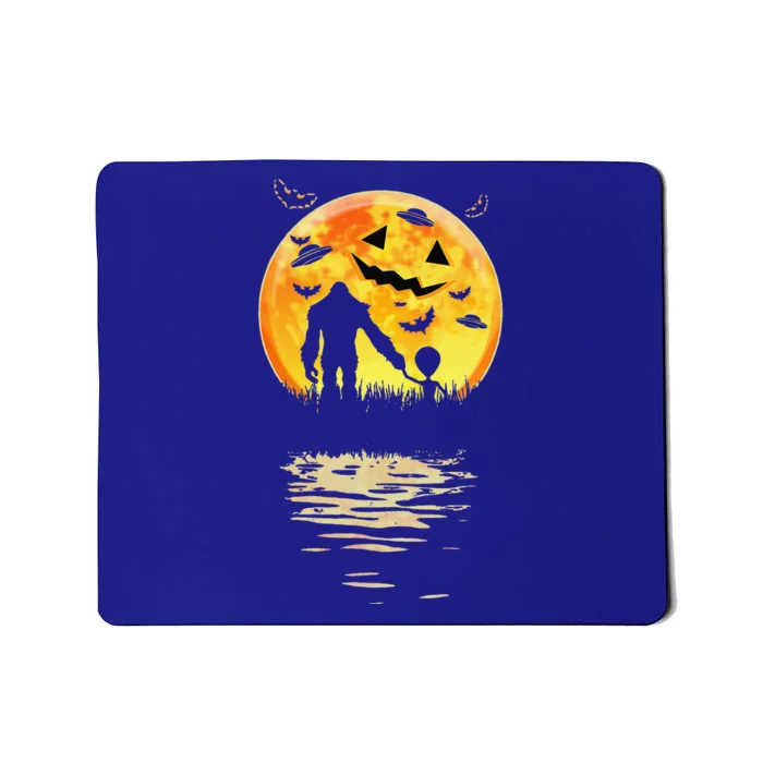 Funny Alien Bigfoot Moon Sasquatch UFO Halloween Costume Tee Mousepad