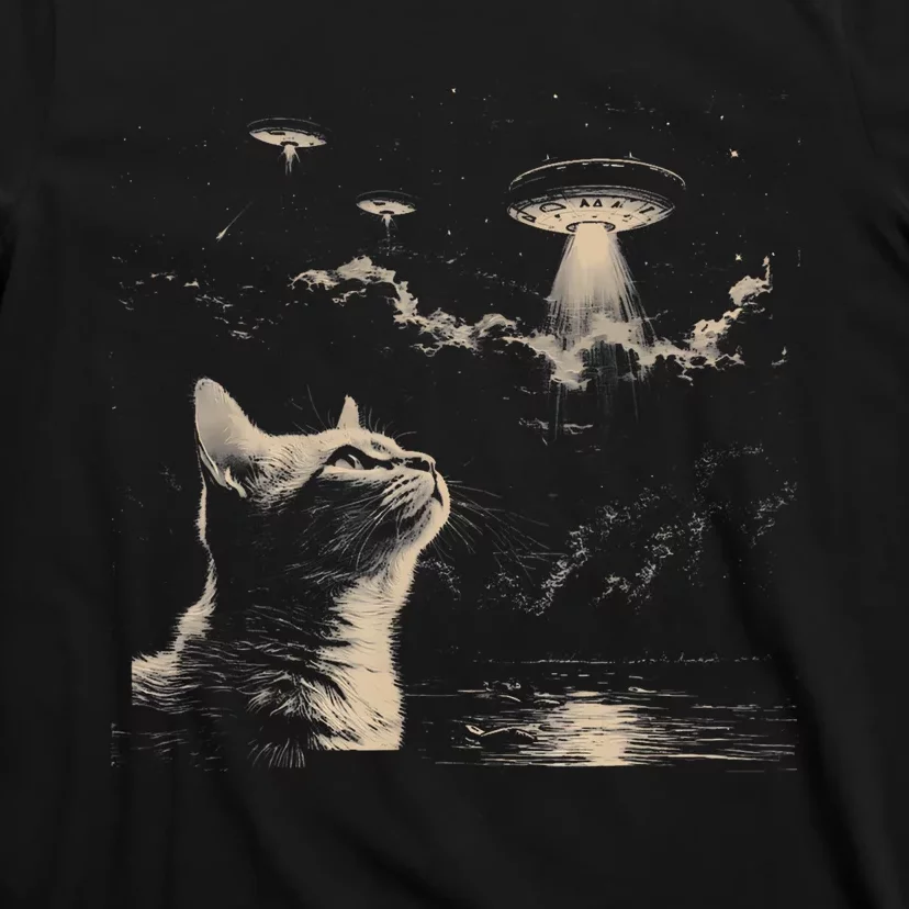 Funny Animal Graphic Cat Selfie With Ufos Weird T-Shirt