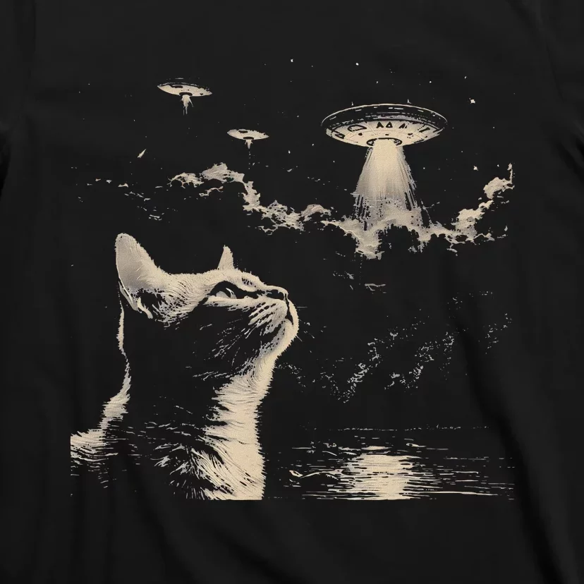 Funny Animal Graphic Cat Selfie With Ufos Weird T-Shirt