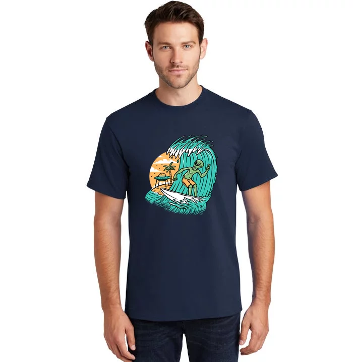 Funny Aliens Surfing On The Beach Holiday Tall T-Shirt