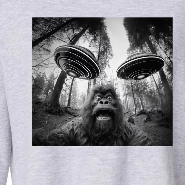 Funny Bigfoot Sasquatch Alien Ufo For Women Graphic Cropped Pullover Crew