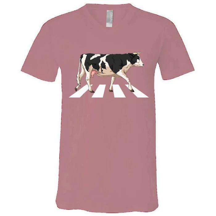 Funny Crosswalk Cows Farming Farm Cow V-Neck T-Shirt