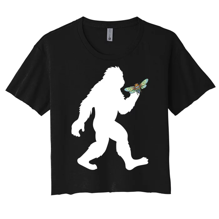 Funny Cicada Comeback 2024 Bigfoot Catching Cicada Gift Women's Crop Top Tee