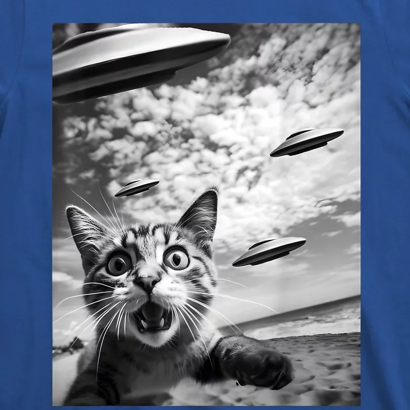 Funny Cat Selfie With Alien Ufos T-Shirt