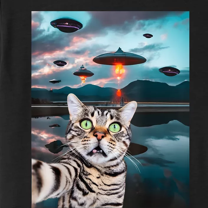 Funny Cat Selfie With Ufos Cute Alien Cat In The Cap ChromaSoft Performance T-Shirt