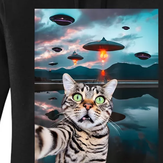 Funny Cat Selfie With Ufos Cute Alien Cat In The Cap Women's Pullover Hoodie