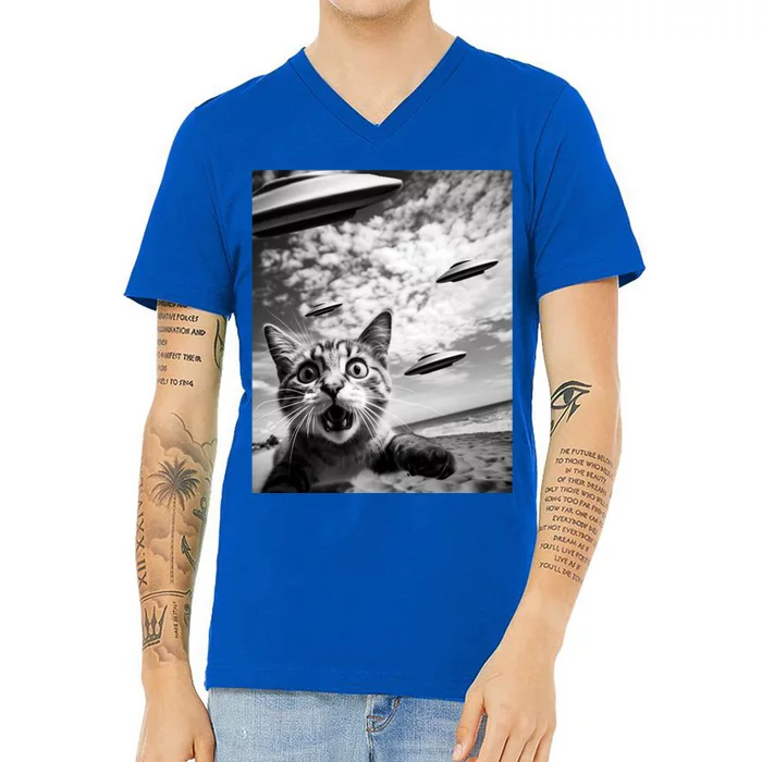 Funny Cat Selfie With Alien Ufos Funny Cat Lovers AlienS Ufo V-Neck T-Shirt