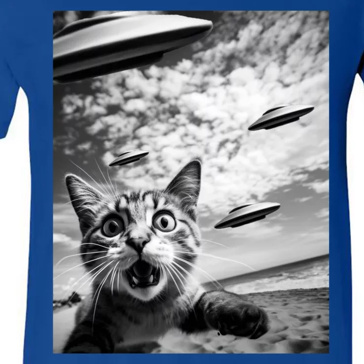 Funny Cat Selfie With Alien Ufos Funny Cat Lovers AlienS Ufo V-Neck T-Shirt