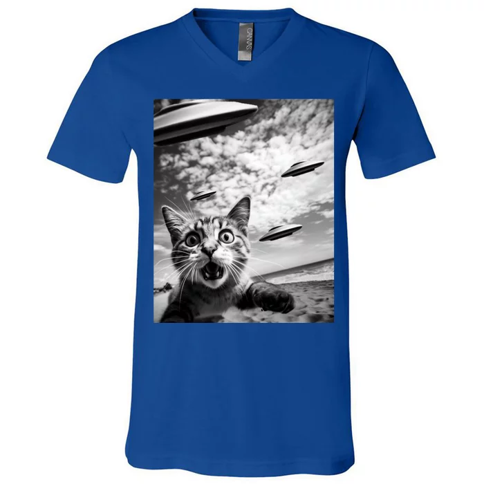 Funny Cat Selfie With Alien Ufos Funny Cat Lovers AlienS Ufo V-Neck T-Shirt