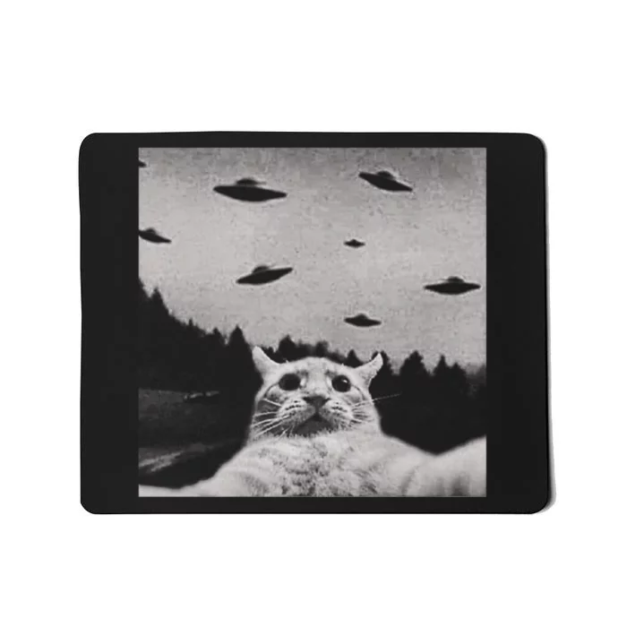 Funny Cat Selfie With Alien Ufos Funny Cat Lovers AlienS Ufo Mousepad