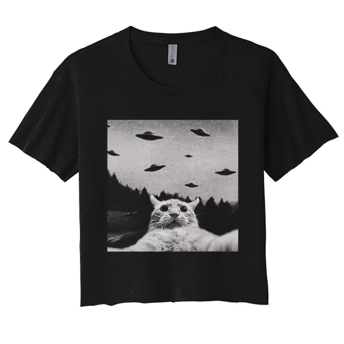 Funny Cat Selfie With Alien Ufos Funny Cat Lovers AlienS Ufo Women's Crop Top Tee