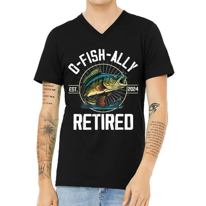 Fisherman Fishing Retirement Gift Ofishally Retired 2024 V-Neck T-Shirt