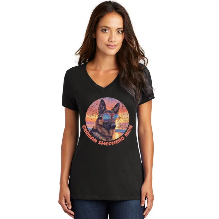 Funny German Shepherd Mom GSD Schäferhund Mom Mama Women's V-Neck T-Shirt