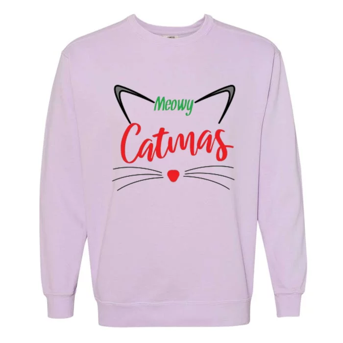 Funny Holiday Christmas Cat Gift Meowy Catmas Funny Cat Great Gift Garment-Dyed Sweatshirt