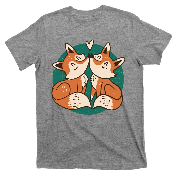 Foxes Kissing Cute T-Shirt