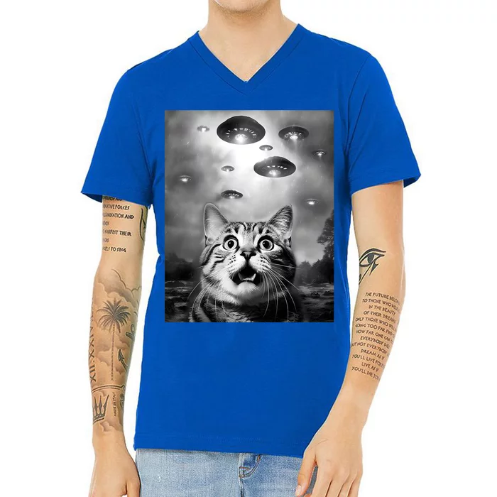 Funny Meme Cat Selfie With Alien Ufos Funny Cat Lovers Aliens Ufo V-Neck T-Shirt