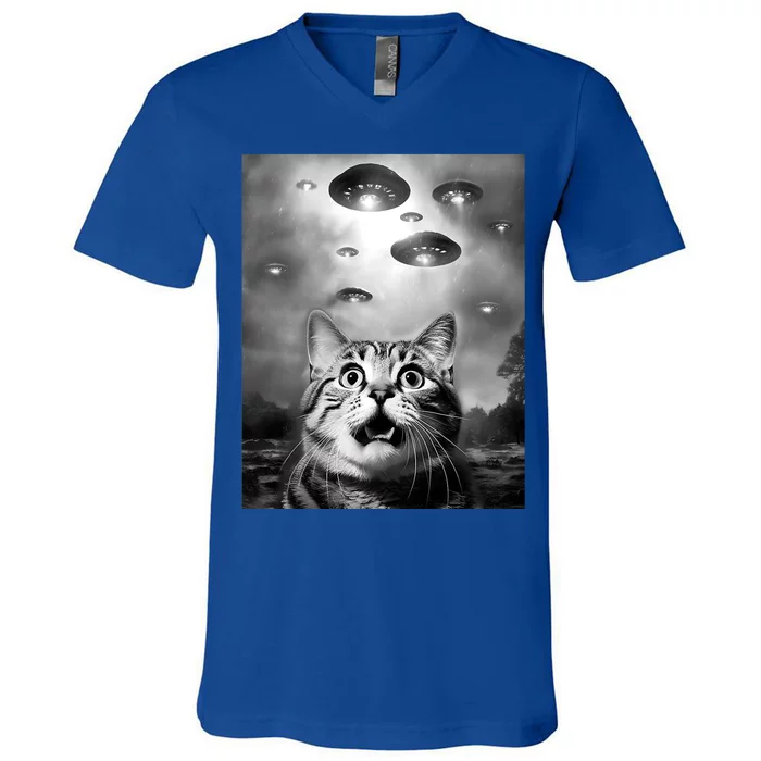 Funny Meme Cat Selfie With Alien Ufos Funny Cat Lovers Aliens Ufo V-Neck T-Shirt