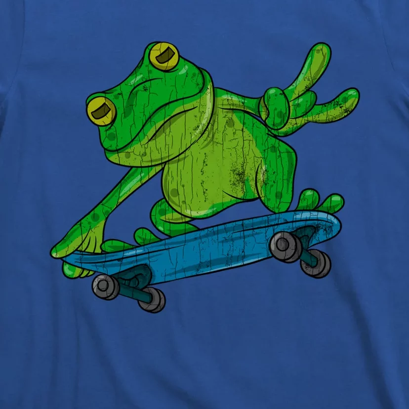 Frog On Skateboard Funny Graphic Cute Gift T-Shirt