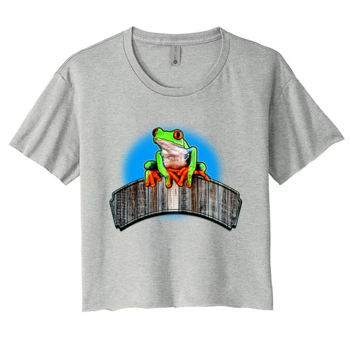 Frog On Wood Panel Women's Crop Top Tee