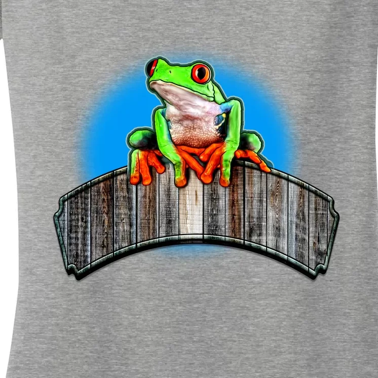 Frog On Wood Panel Women's V-Neck T-Shirt