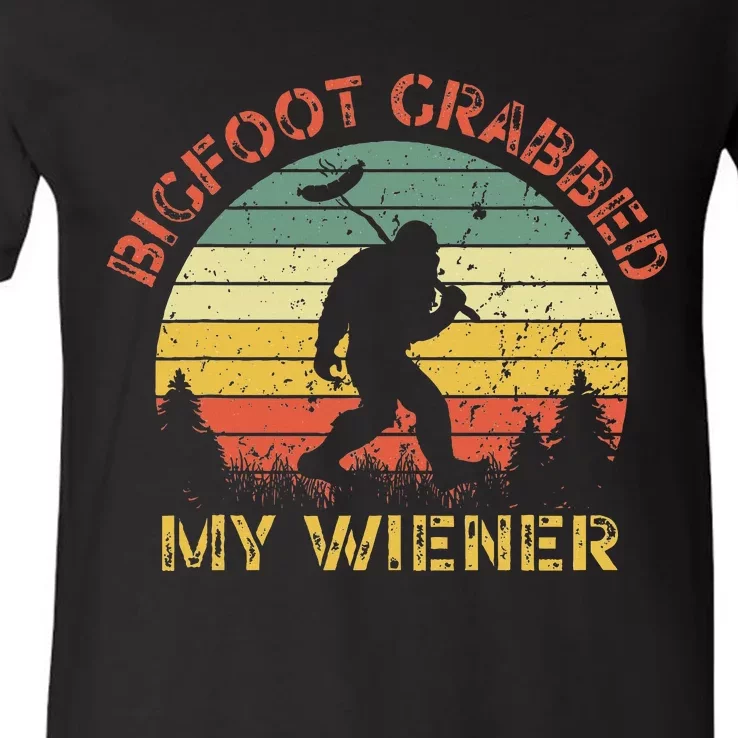 Funny Retro Bigfoot Bigfoot Grabbed My Wiener Design V-Neck T-Shirt