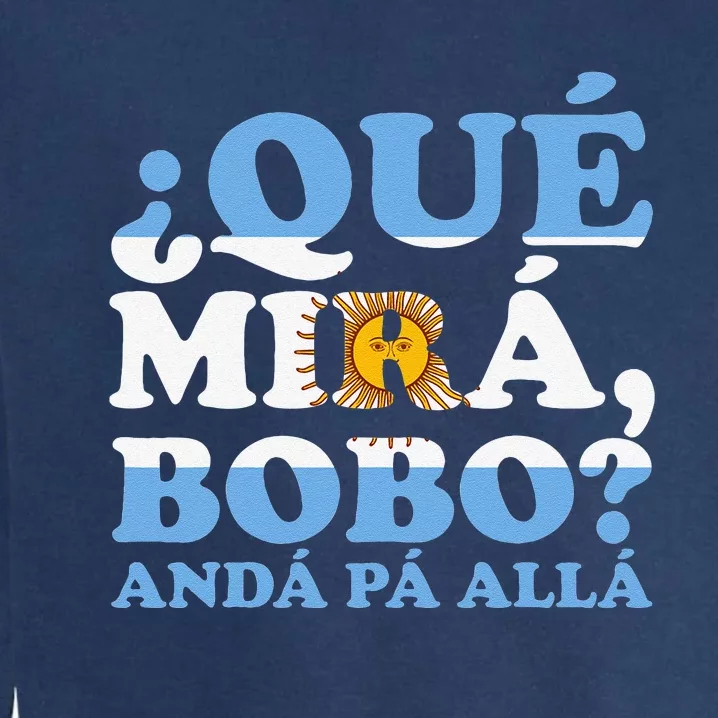 funny saying and viral meme from Argentina Que mira bobo Garment-Dyed Sweatshirt