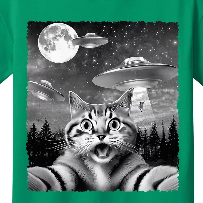 Funny Scared Cat Selfie with UFOs Gift Idea Kids T-Shirt