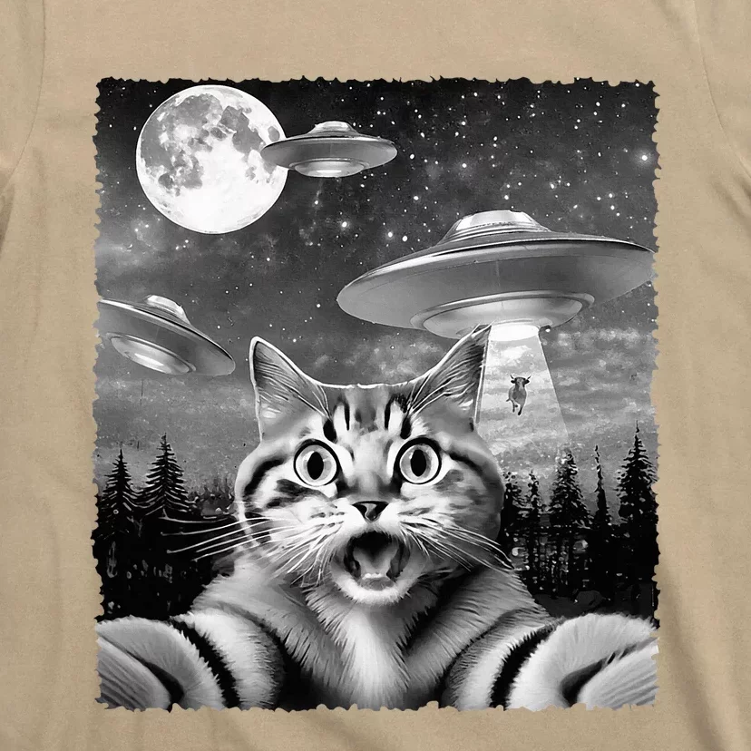 Funny Scared Cat Selfie with UFOs Gift Idea T-Shirt