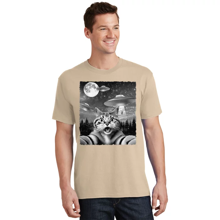 Funny Scared Cat Selfie With Ufos Gift Idea T-Shirt