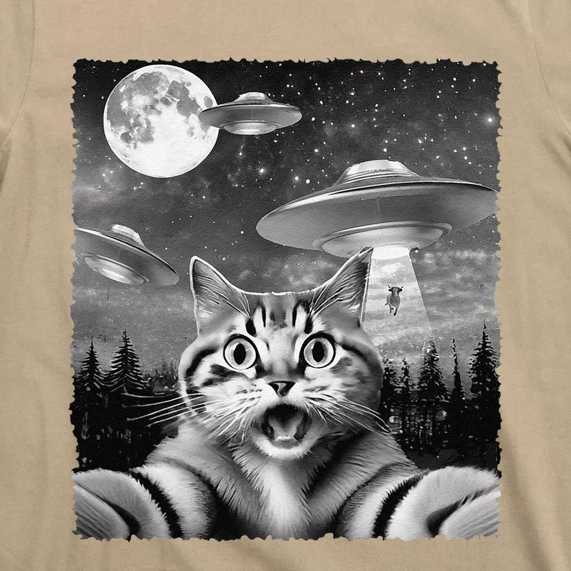 Funny Scared Cat Selfie With Ufos Gift Idea T-Shirt