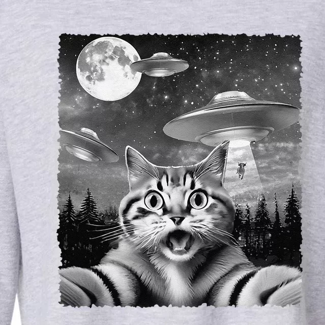 Funny Scared Cat Selfie With Ufos Gift Idea Cropped Pullover Crew