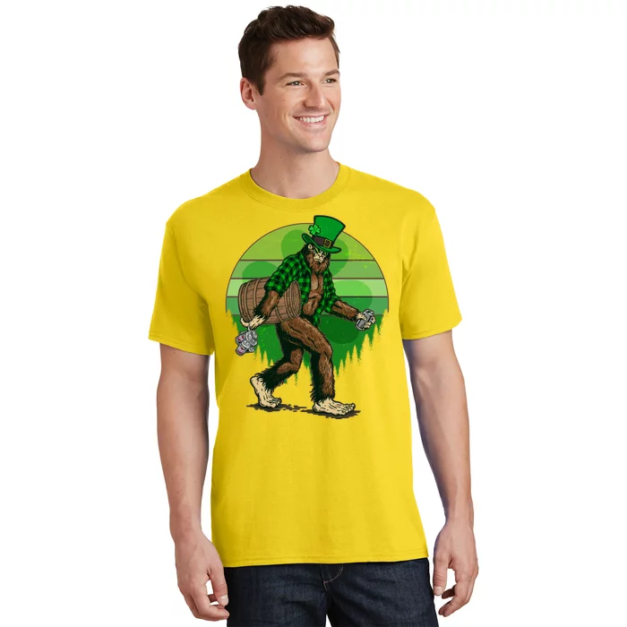 Funny St Patrick's Day Leprechaun Sasquatch With Beer T-Shirt