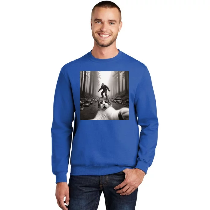 Funny Surprised Scared Cat Selfie With Sasquatsch Bigfoot Tall Sweatshirt