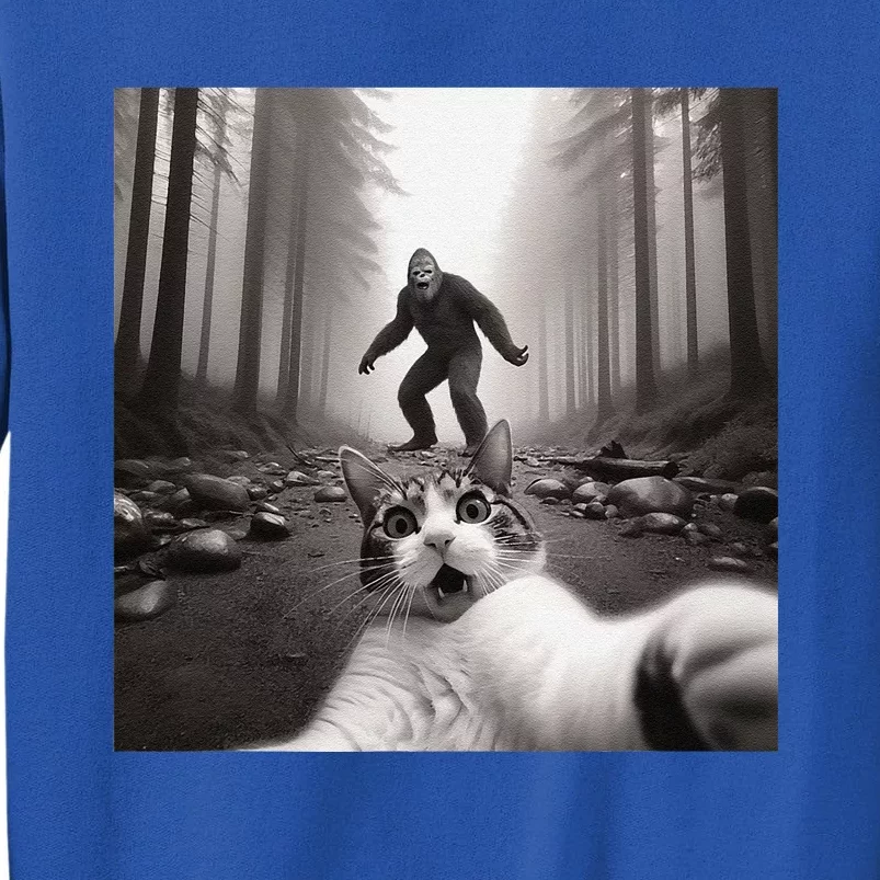 Funny Surprised Scared Cat Selfie With Sasquatsch Bigfoot Tall Sweatshirt